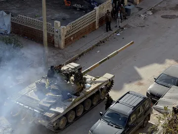 Tanques circulando por la ciudad de Alepo Tanques circulando por la ciudad de Alepo