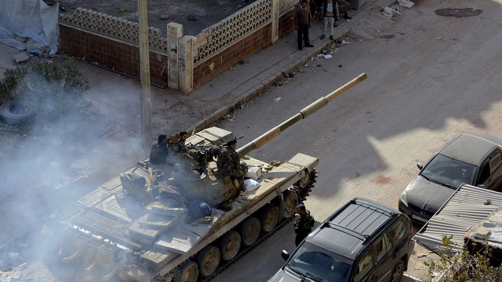 Tanques circulando por la ciudad de Alepo