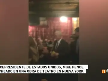 Frame 3.486254 de: El 'número dos' de Trump, increpado en el musical 'Hamilton' de Broadway Frame 3.486254 de: El 'número dos' de Trump, increpado en el musical 'Hamilton' de Broadway