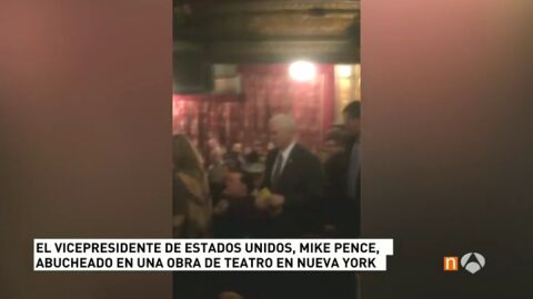 Frame 3.486254 de: El 'n&uacute;mero dos' de Trump, increpado en el musical 'Hamilton' de Broadway