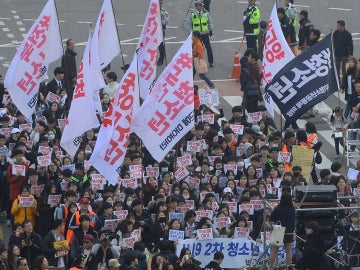 Marcha en Seúl pidiendo la dimisión de la presidenta