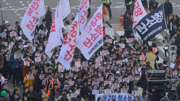 Marcha en Seúl pidiendo la dimisión de la presidenta