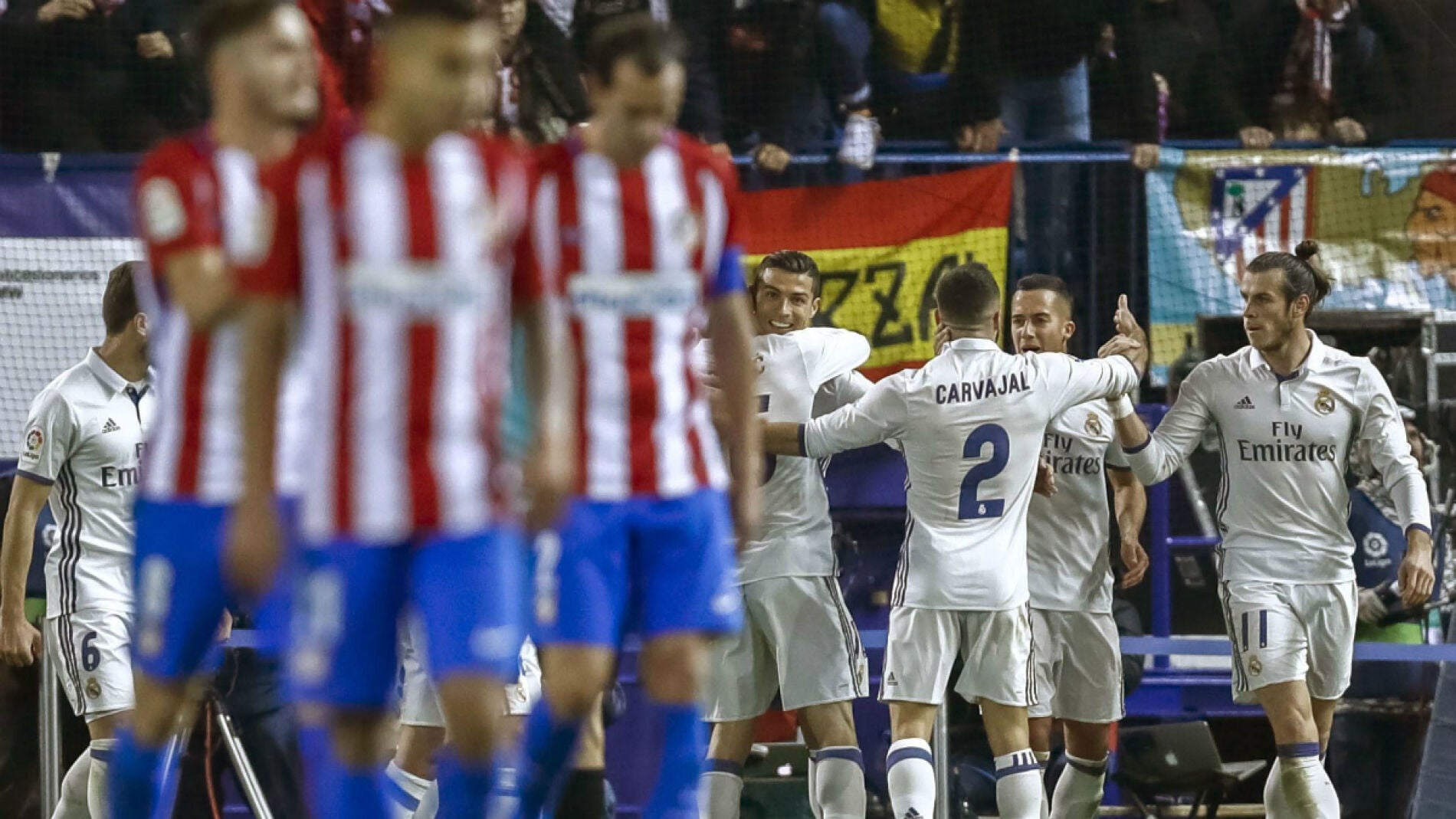 El Real Madrid celebra un gol con el Atl&eacute;tico