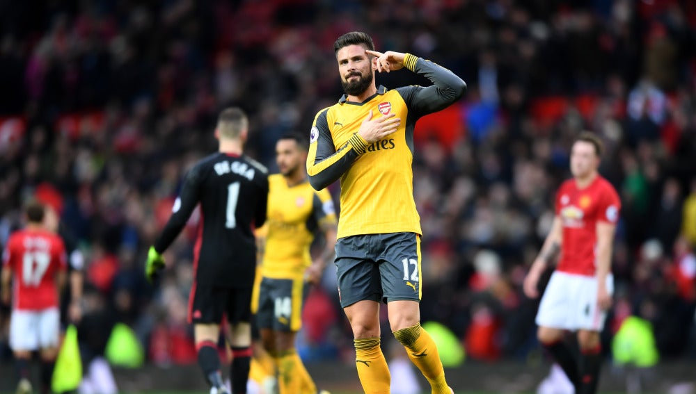 Giroud celebra su gol en Old Trafford