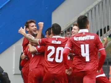 El Sevilla celebra un gol en Riazor