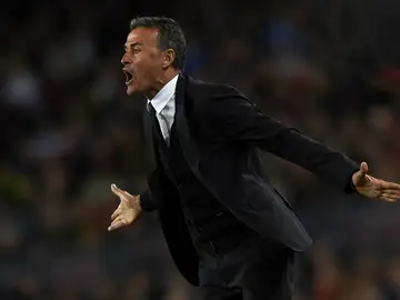 Luis Enrique, nervioso en la banda Luis Enrique, nervioso en la banda