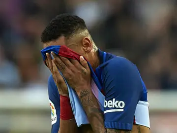 Neymar se lamenta Neymar se lamenta