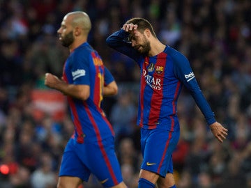 Piqué se lamenta tras una ocasión perdida ante el Málaga