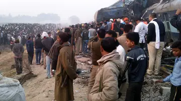 Al menos 14 vagones descarrilaron Al menos 14 vagones descarrilaron