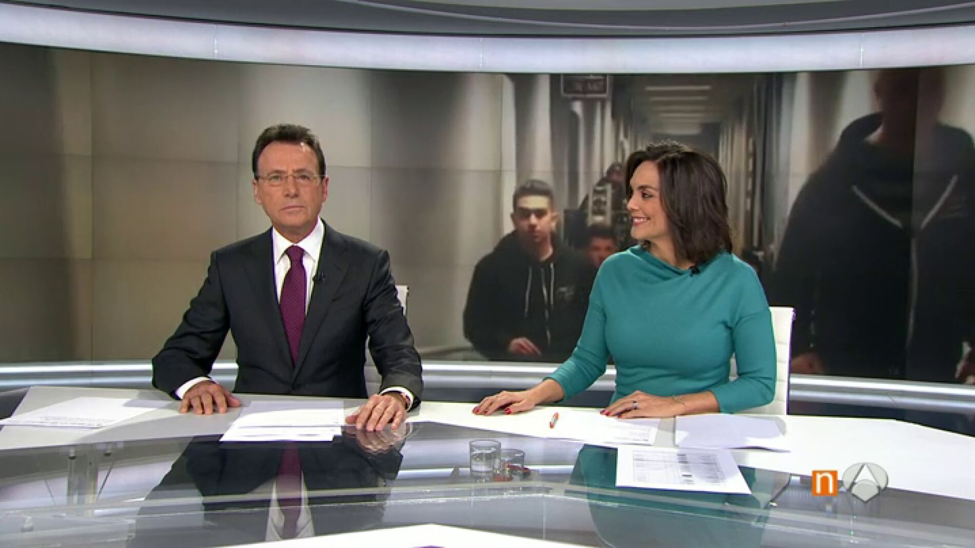 Frame 26.6752 de: Matías Prats y Mónica Carrillo hacen un 'mannequin challenge' en directo