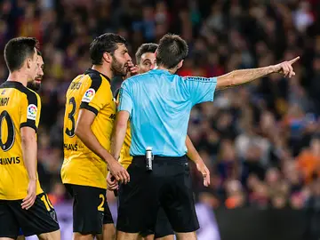 Momento de la expulsión de Juankar durante el Barcelona-Málaga Momento de la expulsión de Juankar durante el Barcelona-Málaga