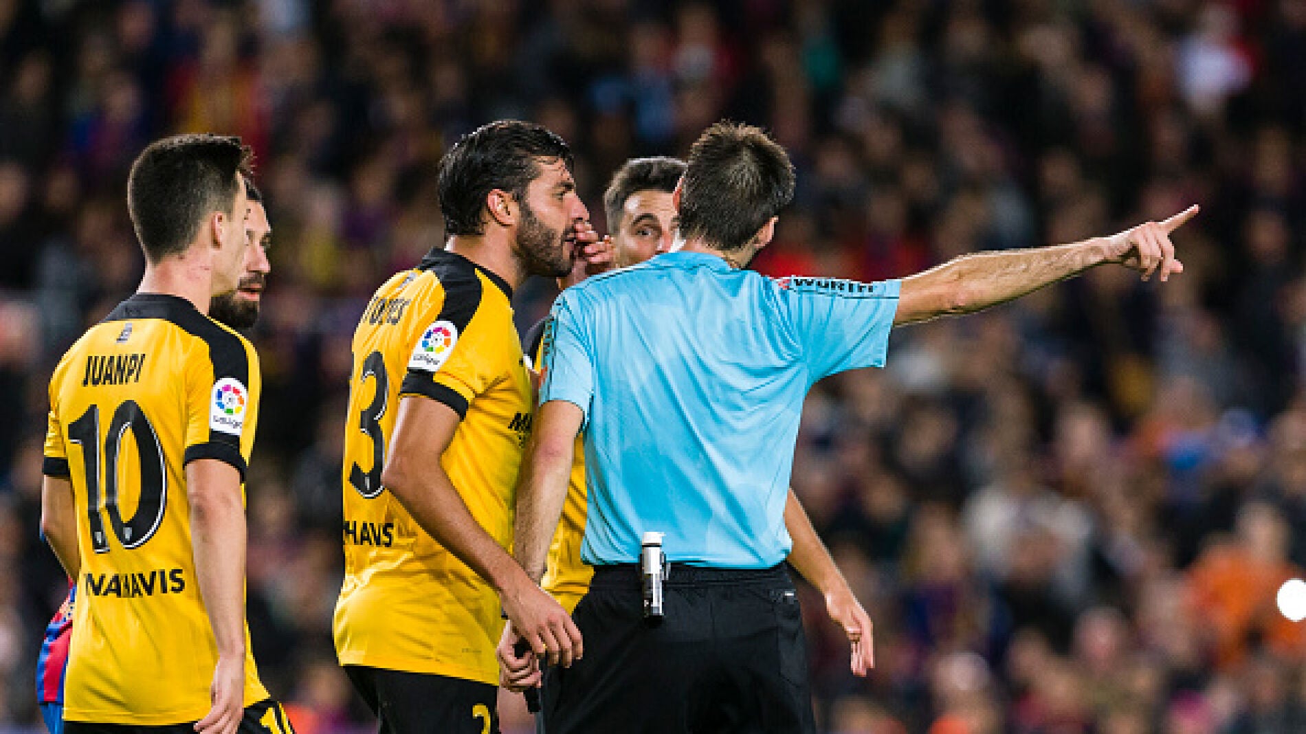 Momento de la expulsi&oacute;n de Juankar durante el Barcelona-M&aacute;laga