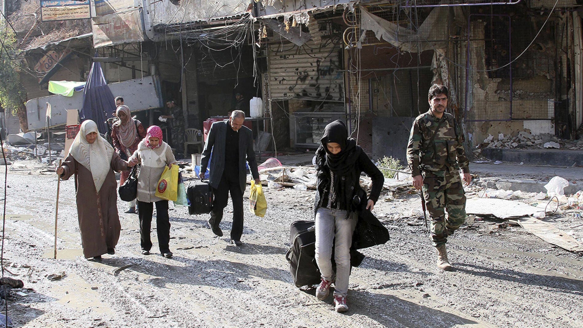 Contin&uacute;an los bombardeos sobre Alepo