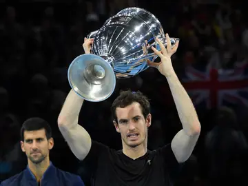 Andy Murray levanta la Copa Masters ante Djokovic Andy Murray levanta la Copa Masters ante Djokovic