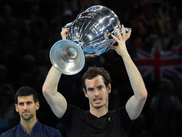 Andy Murray levanta la Copa Masters ante Djokovic Andy Murray levanta la Copa Masters ante Djokovic
