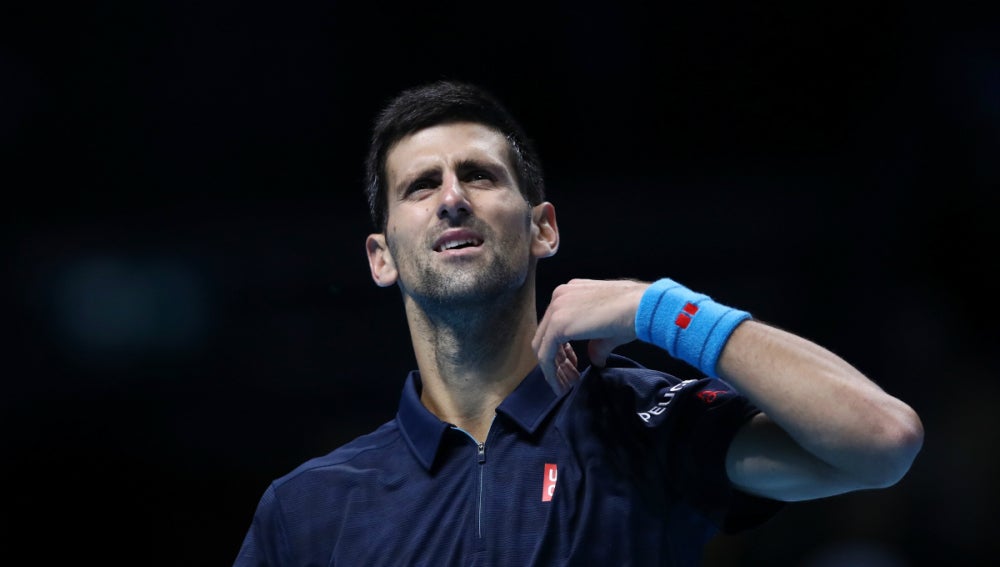 Djokovic mira al cielo
