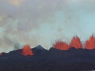 Frame 24.852663 de: Un volcán en Islandia se convierte en un fuerte atractivo turístico Frame 24.852663 de: Un volcán en Islandia se convierte en un fuerte atractivo turístico