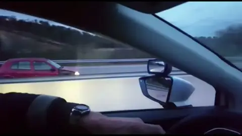 Frame 2.318205 de: Pasa a disposición judicial una mujer por conducir bebida, en dirección contraria y sin rueda Frame 2.318205 de: Pasa a disposición judicial una mujer por conducir bebida, en dirección contraria y sin rueda