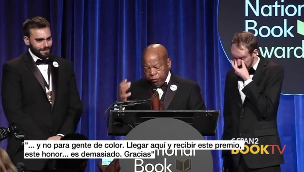 Frame 62.09543 de: De negarle el carné de la biblioteca por ser de negro a recibir el National Book Award, la emotiva historia de John Lewis