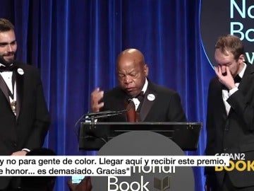 Frame 62.09543 de: De negarle el carné de la biblioteca por ser de negro a recibir el National Book Award, la emotiva historia de John Lewis