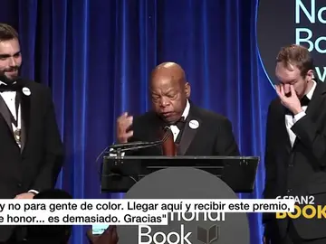 Frame 62.09543 de: De negarle el carné de la biblioteca por ser de negro a recibir el National Book Award, la emotiva historia de John Lewis Frame 62.09543 de: De negarle el carné de la biblioteca por ser de negro a recibir el National Book Award, la emotiva historia de John Lewis