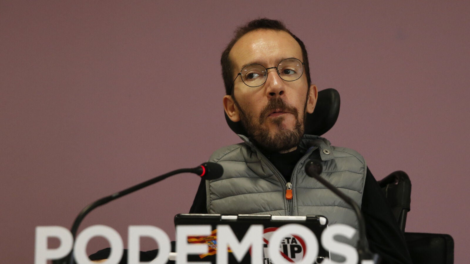  Echenique acusa al Rey de hablar 