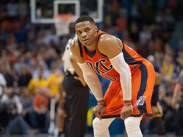 Westbrook lamenta una acción en un partido con los Thunder Westbrook lamenta una acción en un partido con los Thunder