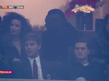 Balotelli en la grada de San Siro Balotelli en la grada de San Siro