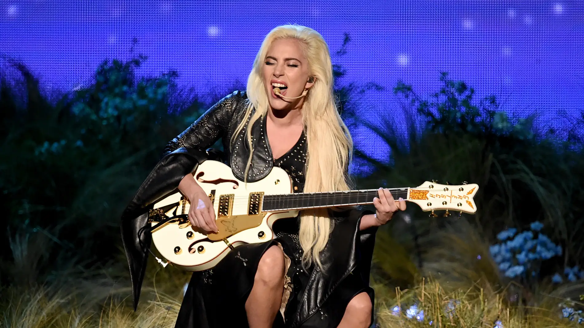 Lady Gaga interpretó 'Million Reasons' en los AMAs 2016