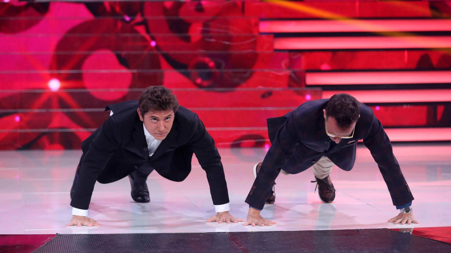 Manel Fuentes y &Agrave;ngel Ll&agrave;cer inauguran 'Tu b&iacute;ceps me suena'