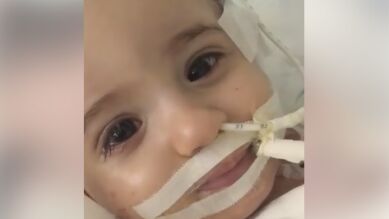 Despierta del coma una bebé que los médicos querían desconectar a pesar de la negativa de sus padres en Francia
