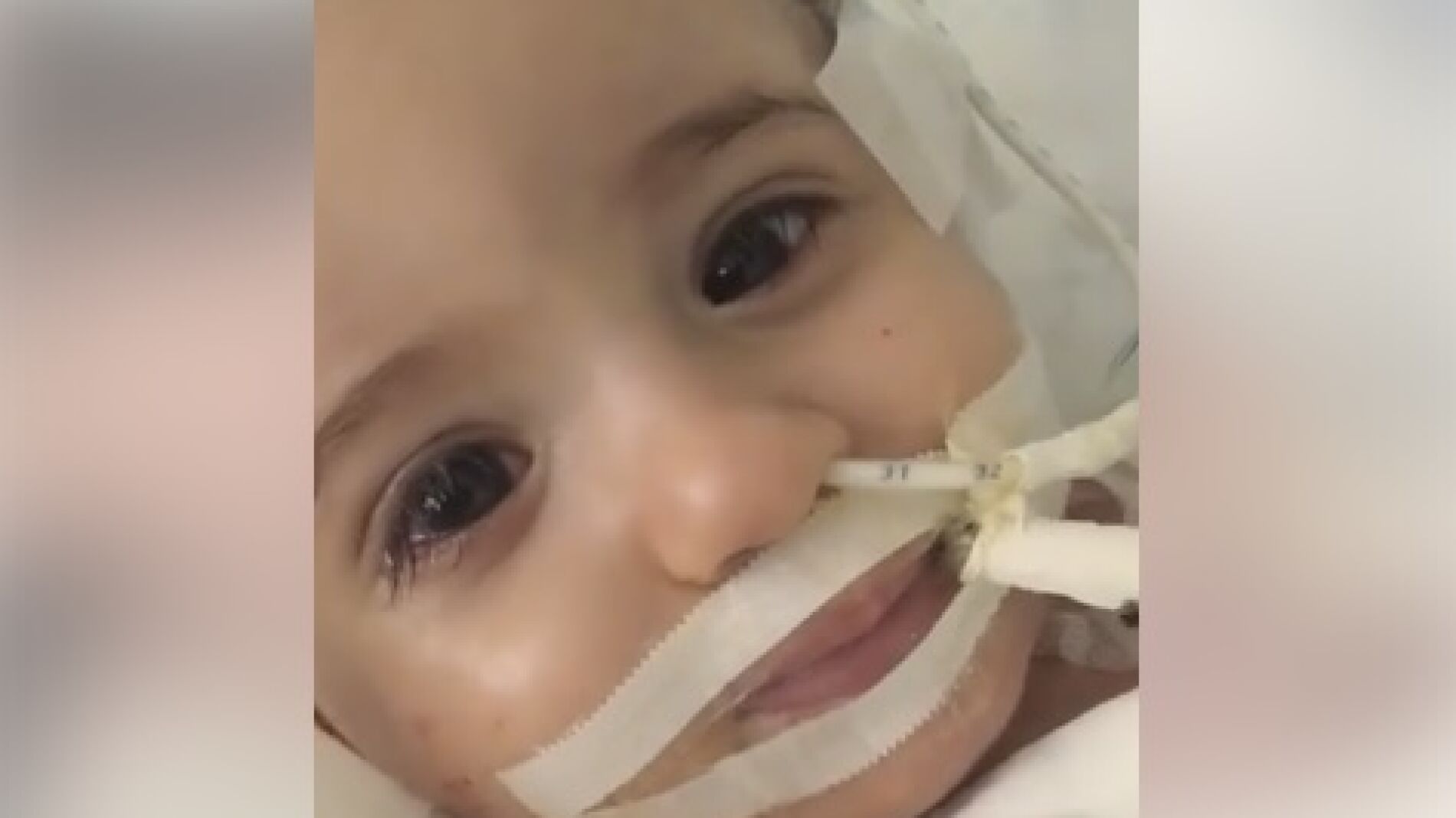 La peque&ntilde;a Marwa tras despertar del coma