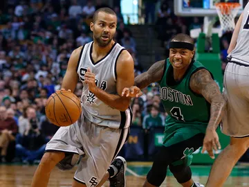 Toni Parker dirigiendo la bola Toni Parker dirigiendo la bola