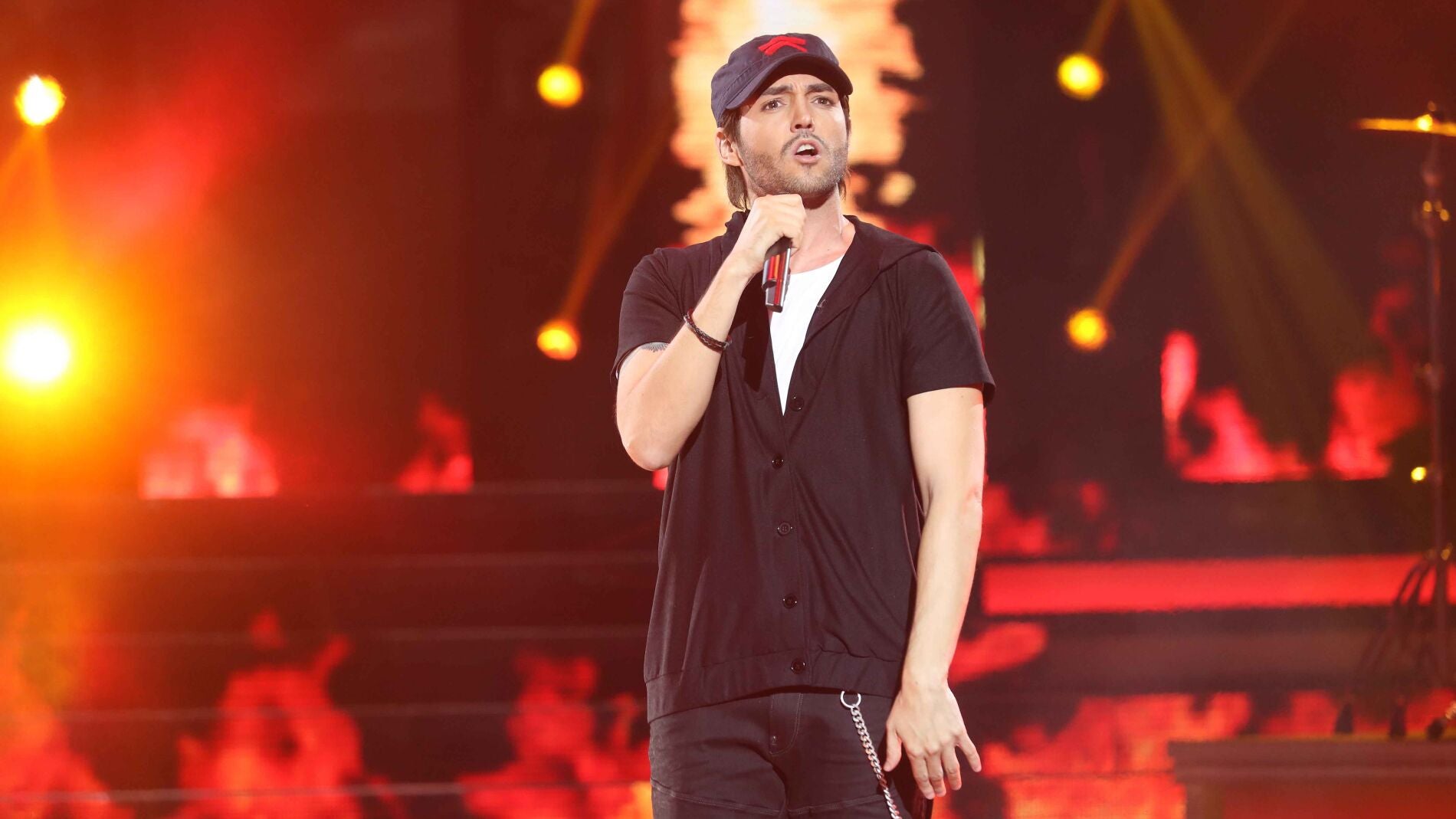 David Guapo, fuego y pasi&oacute;n con &lsquo;Duele el coraz&oacute;n&rsquo; como Enrique Iglesias