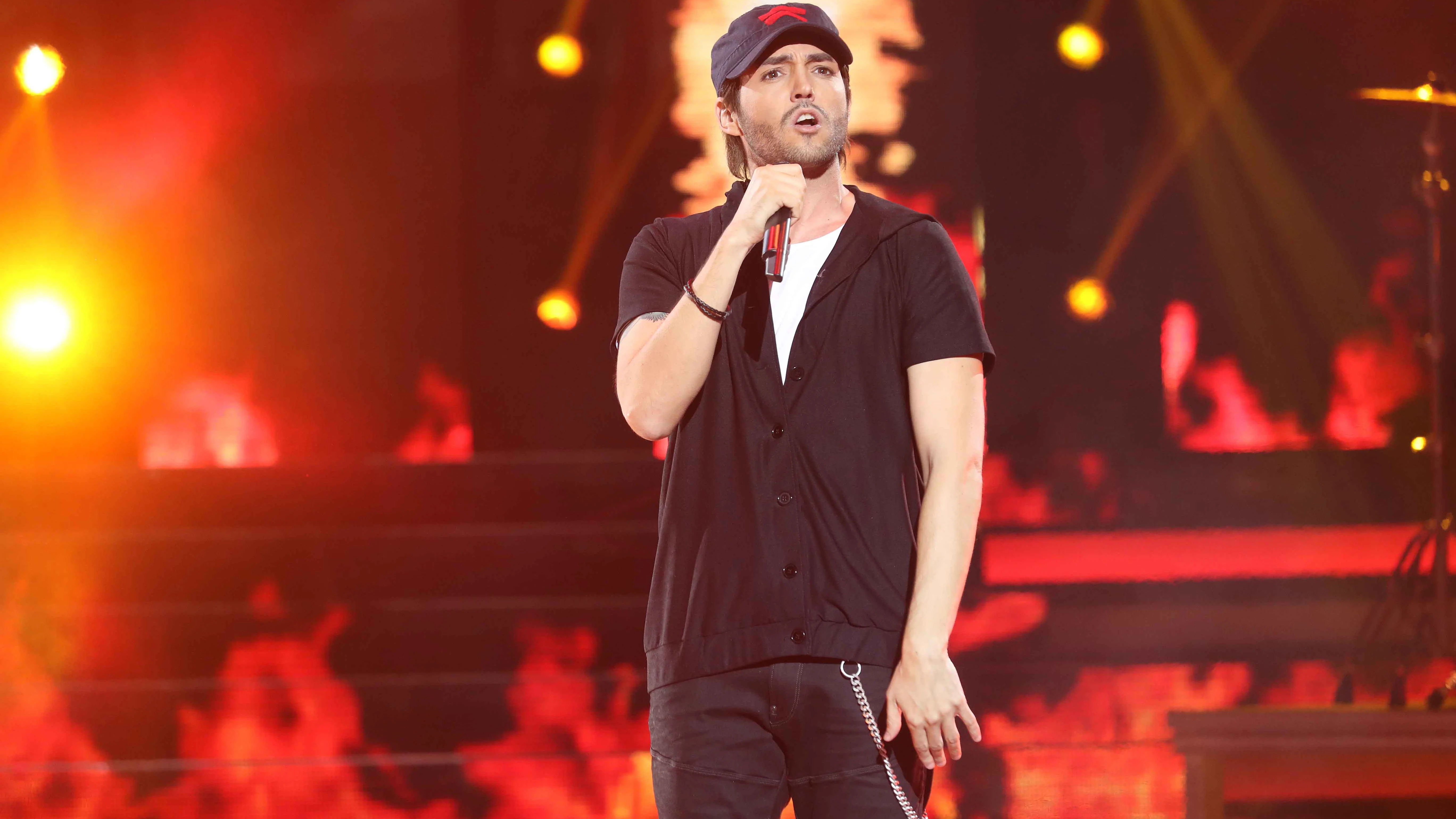 David Guapo, fuego y pasión con ‘Duele el corazón’ como Enrique Iglesias