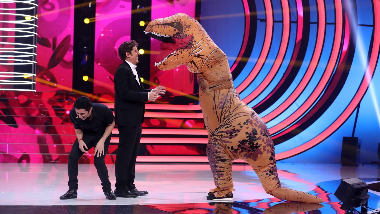 Un ‘T-Rex’ amenaza con destruir el plató de ‘Tu cara me suena'