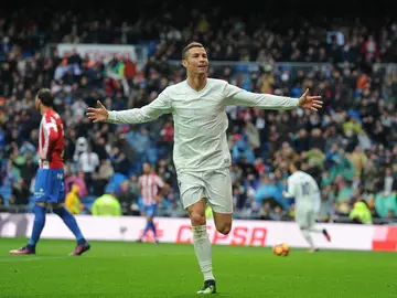 Cristiano Ronaldo celebra uno de sus goles al Sporting de Gijón Cristiano Ronaldo celebra uno de sus goles al Sporting de Gijón
