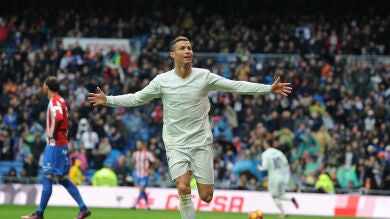 Cristiano reina en el diluvio del Bernabéu ante un buen Sporting de Gijón