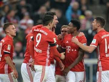 El Bayern celebrando el gol de Hummels