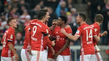 El Bayern celebrando el gol de Hummels