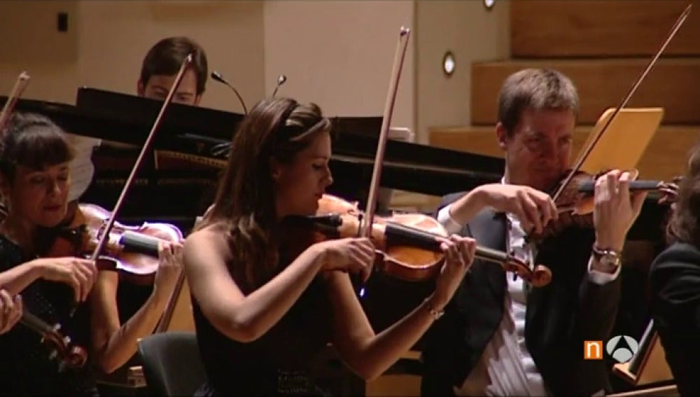 Frame 45.166016 de: La 'Film Symphony Orchestra' continúa su gira por España deleitando con su interpretación de bandas sonoras de cine
