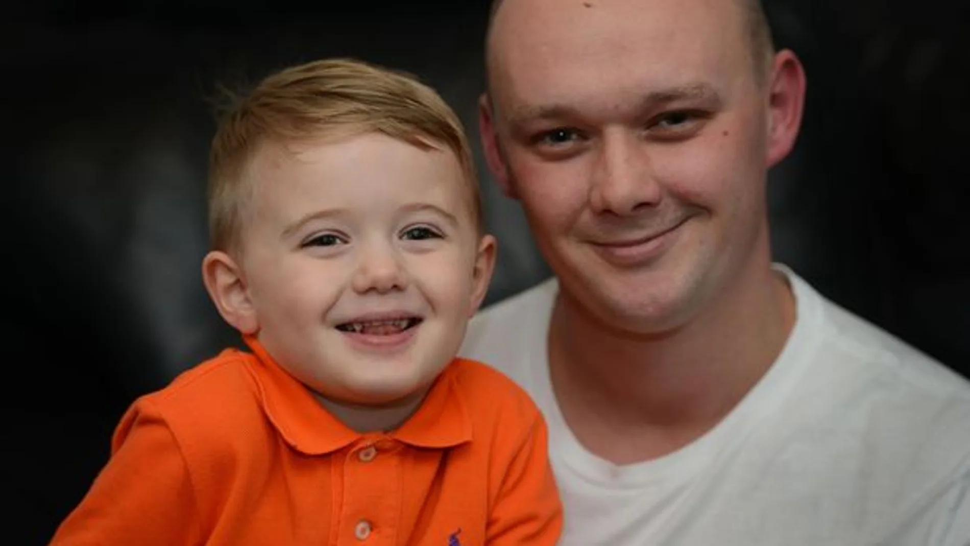 El pequeño Lenny junto a su padre Mark El pequeño Lenny junto a su padre Mark