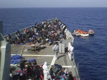 Un grupo de inmigrantes salvado por la fragata 'Navarra' Un grupo de inmigrantes salvado por la fragata 'Navarra'