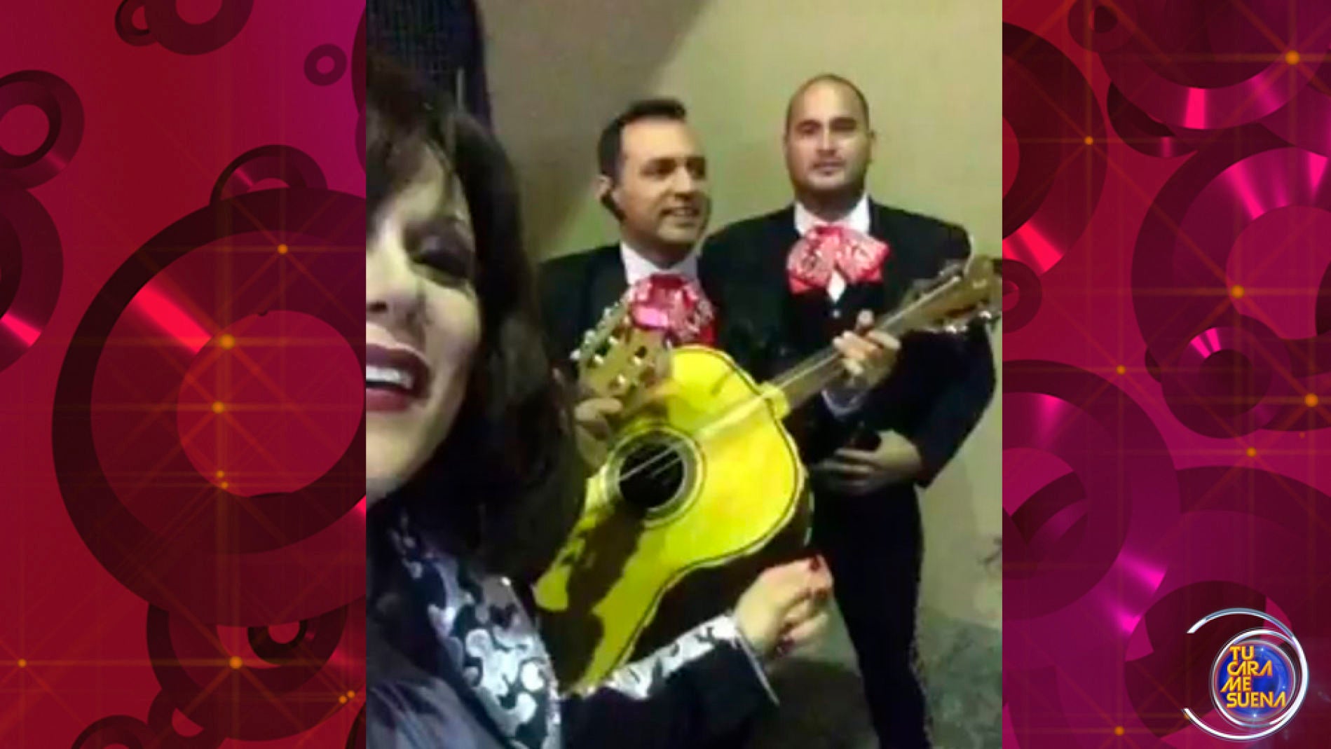 Lorena G&oacute;mez interpreta un trocito de 'Gata bajo la lluvia' de Roc&iacute;o D&uacute;rcal en compa&ntilde;&iacute;a de mariachis
