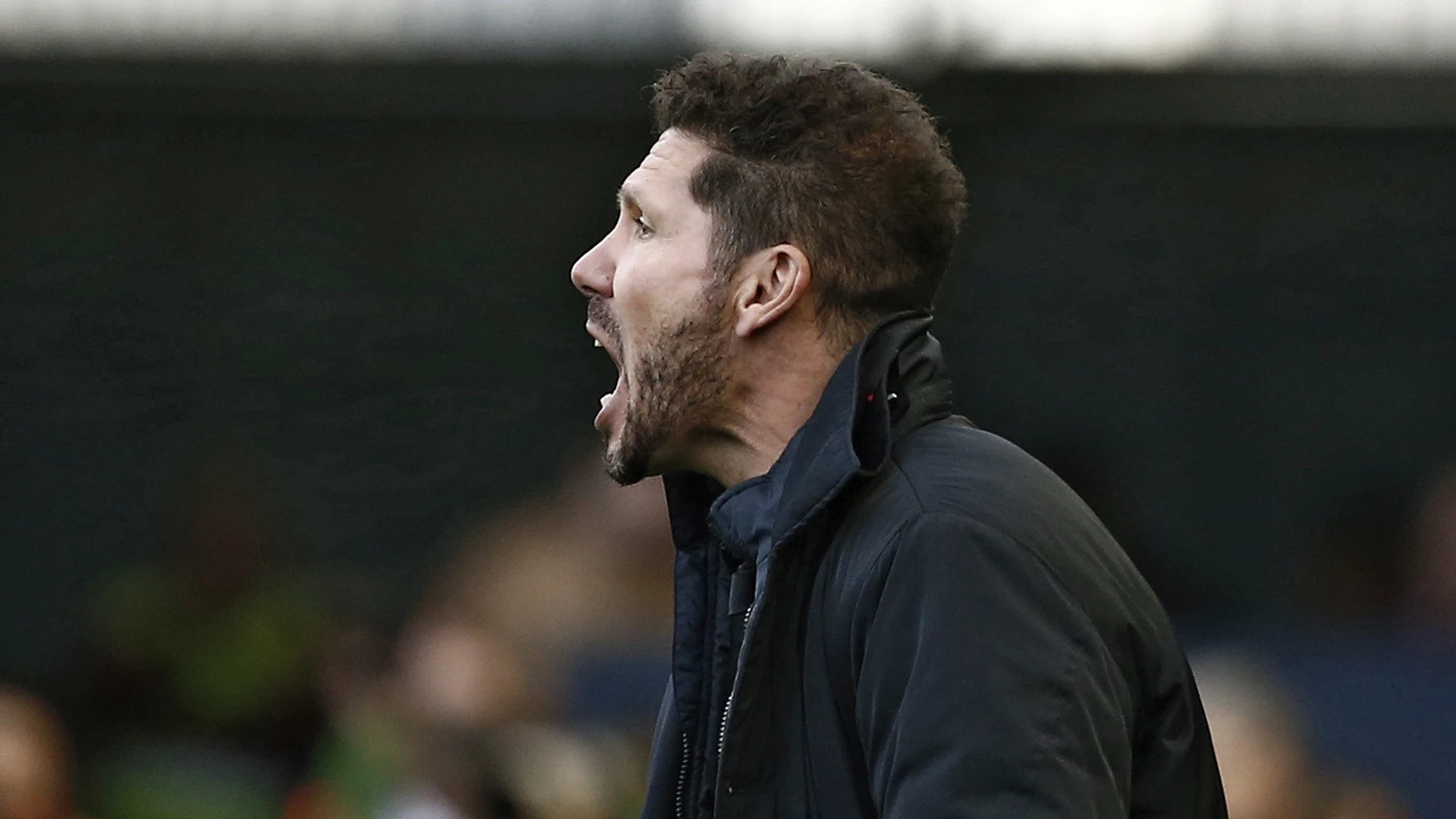 'Cholo' Simeone durante el partido en El Sadar 'Cholo' Simeone durante el partido en El Sadar