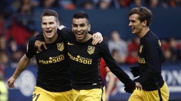 Gameiro, Correa y Griezmann celebran un gol