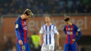 Messi se lamenta tras acabar el partido en Anoeta
