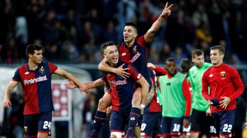 El Genoa celebrando la victoria antes la Juventus