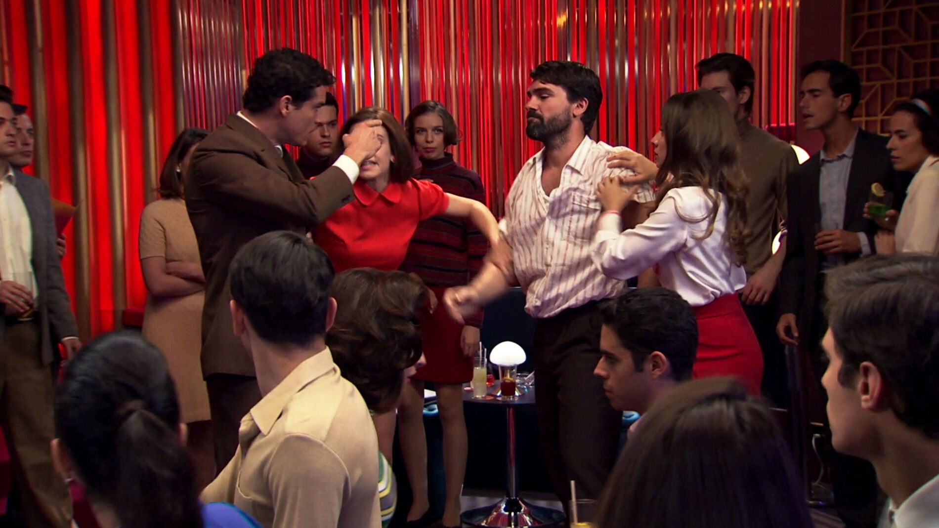 Rafael, muerto de celos, se encara con Maroto