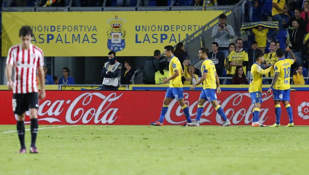 Los jugadores de Las Palmas celebran el gol de Boateng ante el Athletic